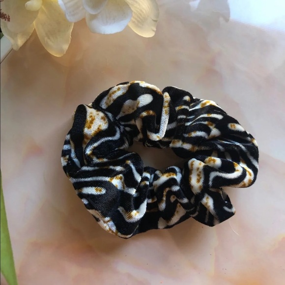 NEW Animal Print Scrunchies - Picture 5 of 5